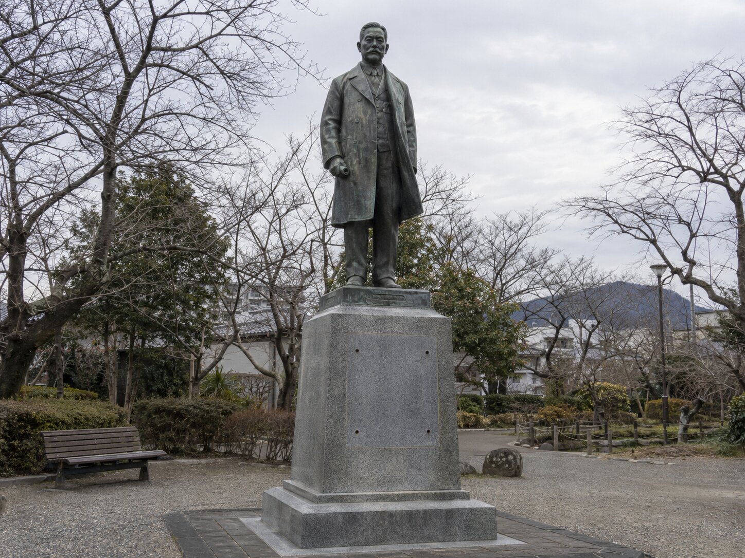 田島公園の銅像の清掃写真に関する奇妙な記録