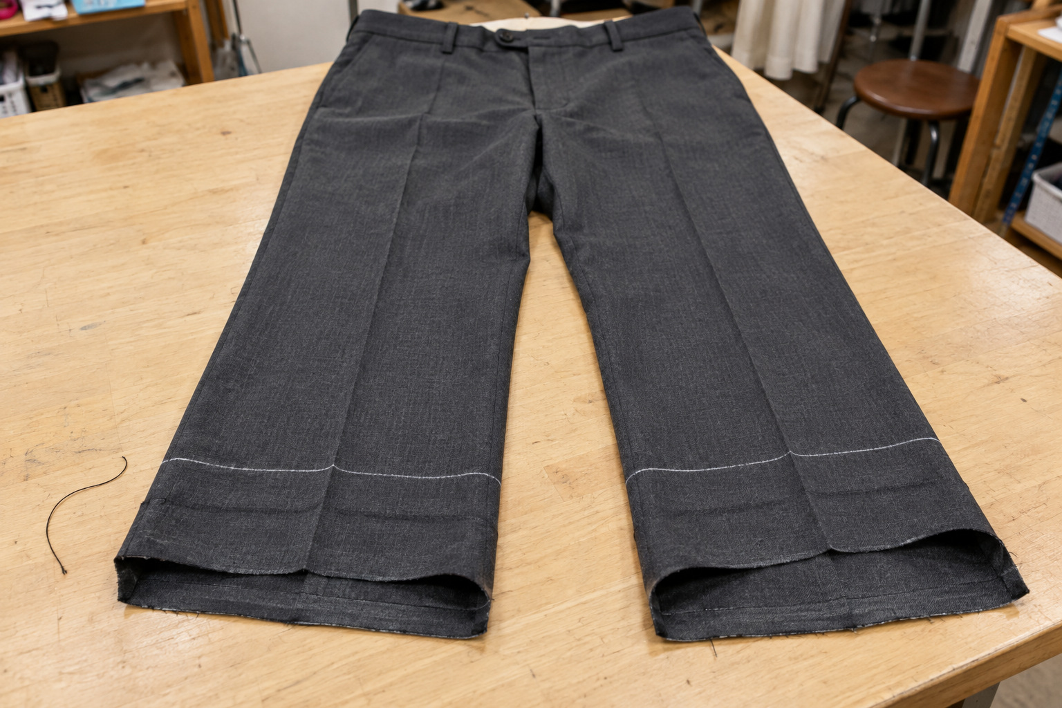 三ツ森町の洋服直し店の灰色のズボンに関する奇妙な記録