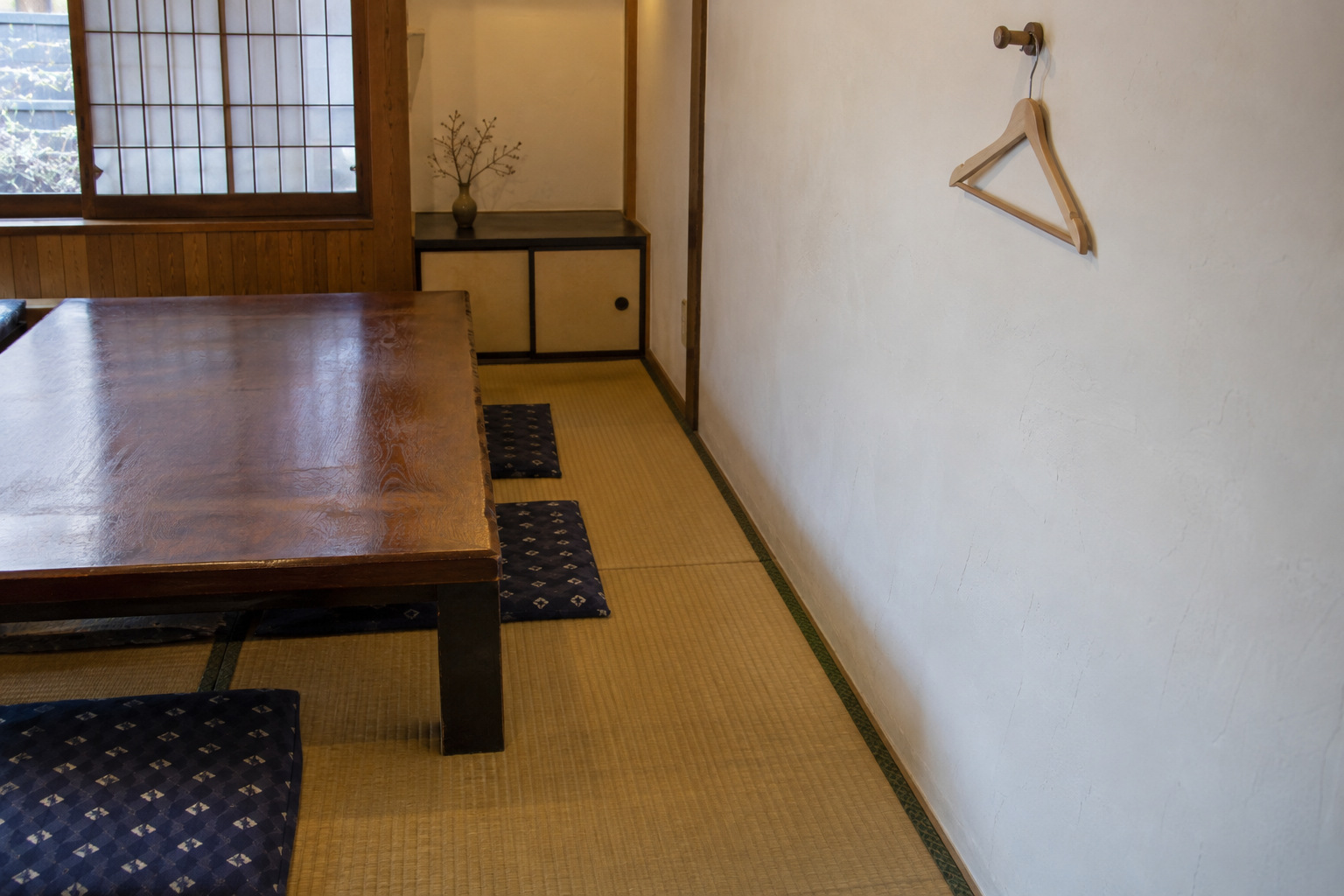 南條市の料理店の同窓会の席に関する奇妙な記録