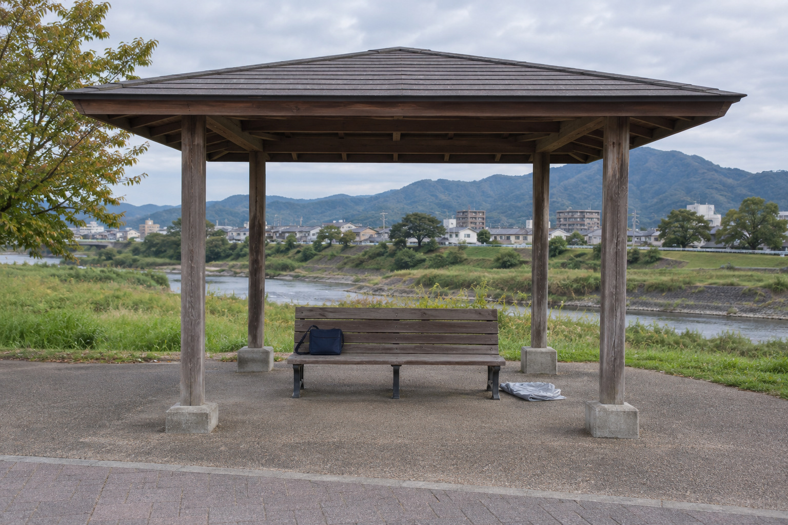 柳瀬川沿いの休憩所のベンチに関する奇妙な記録