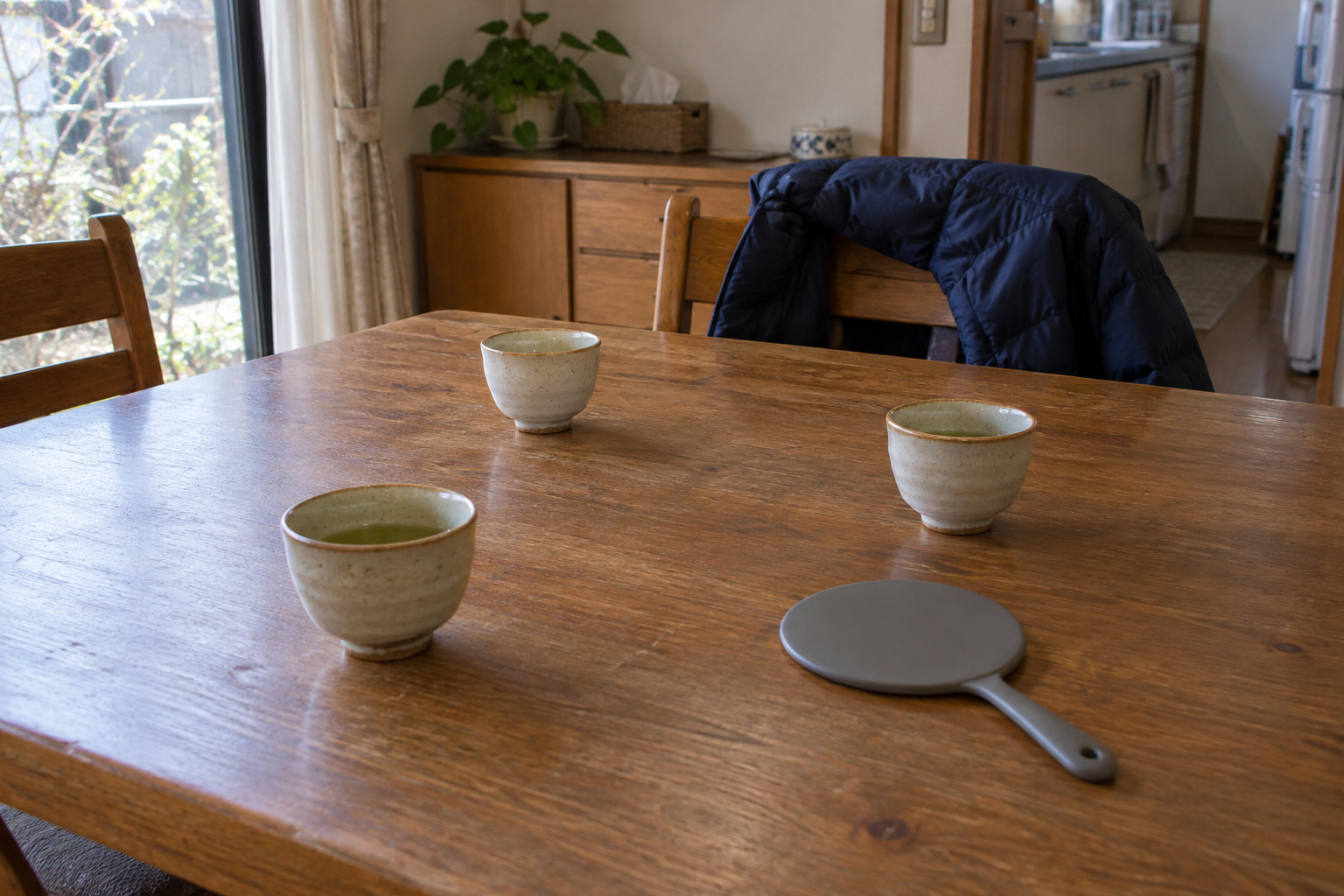 南條市の旧友宅の昔の食堂の写真に関する奇妙な記録