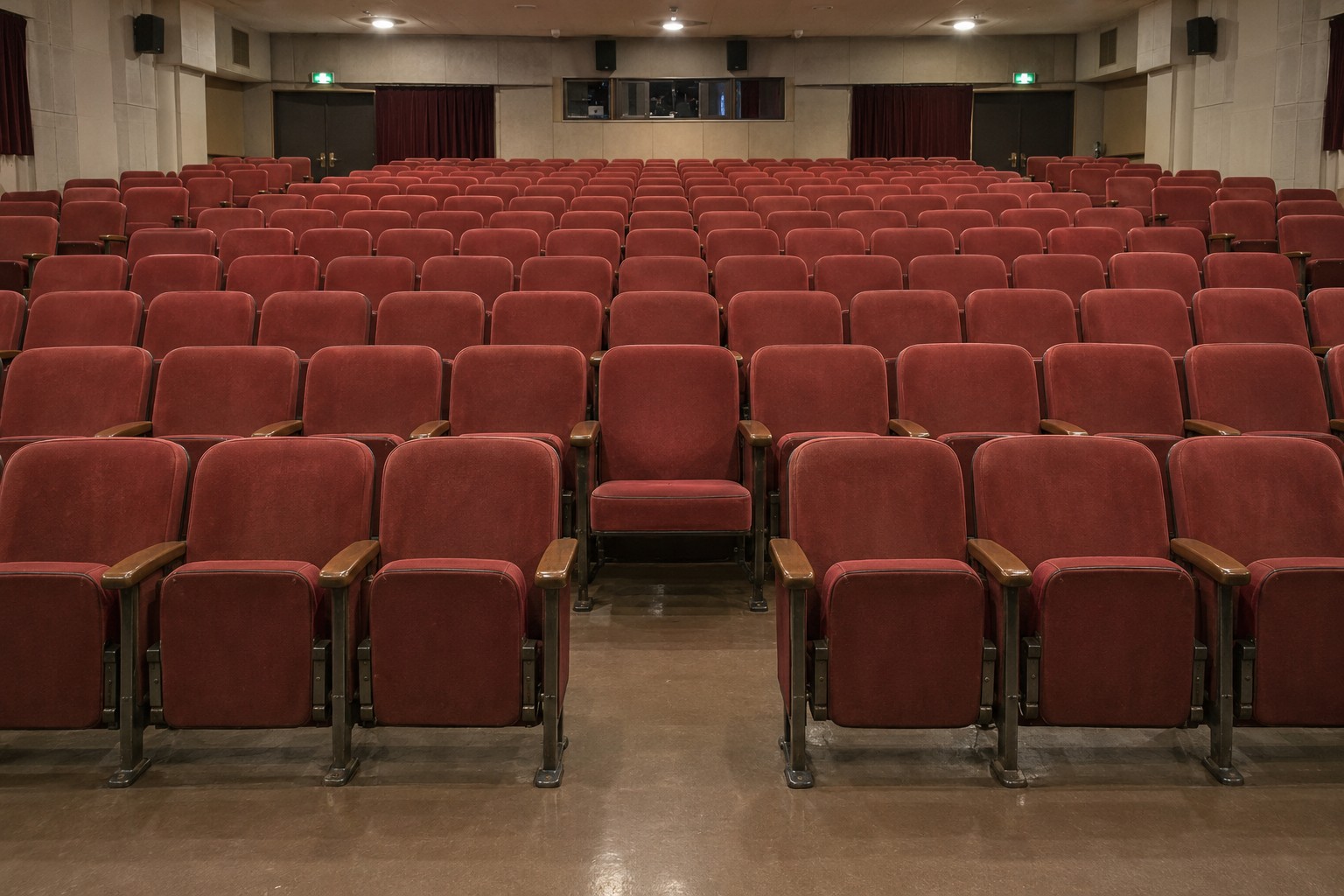 旧南條劇場のH列7番の椅子に関する奇妙な記録
