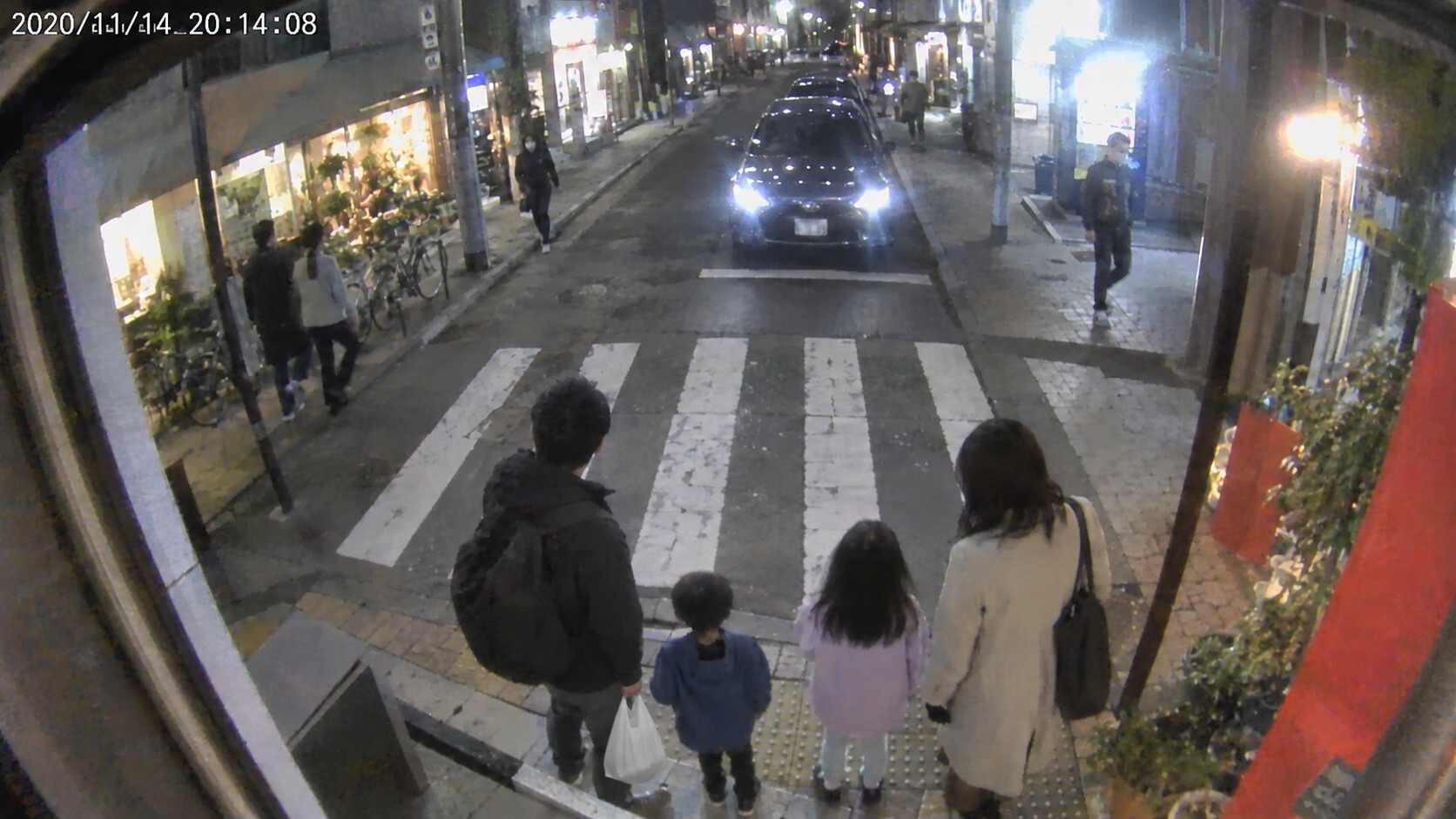 新宿の雑貨店の防犯カメラに関する奇妙な記録